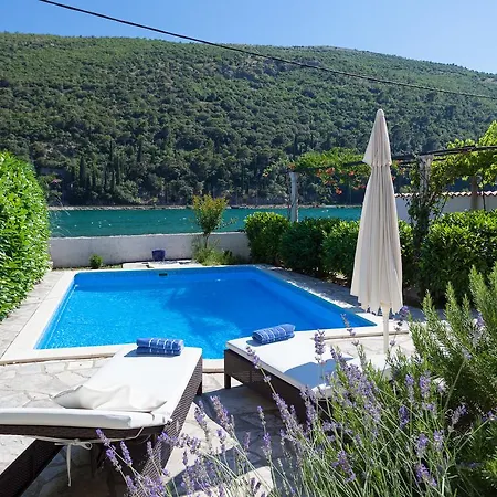 Villa Aridea *